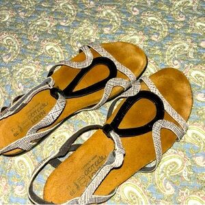Naot sandals Sz 39